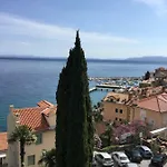 Lady Lidija - Volosko Free Parking